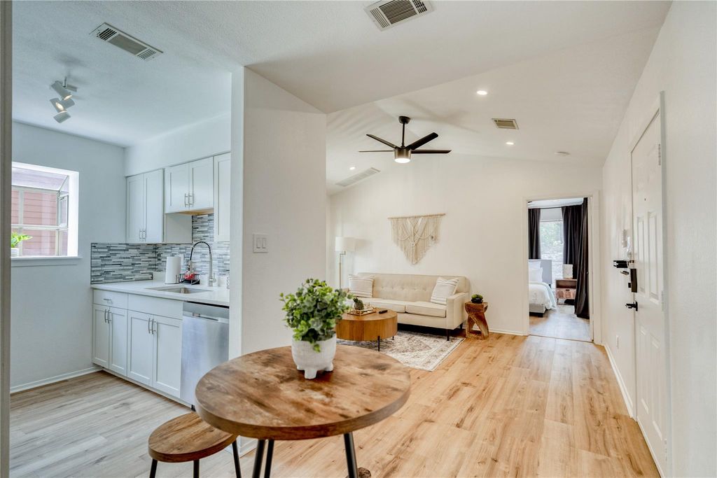 6903 Deatonhill DR 23, Austin, TX 78745