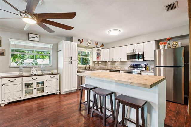 8904 CLAYTON LANE, Lakeland, FL 33809