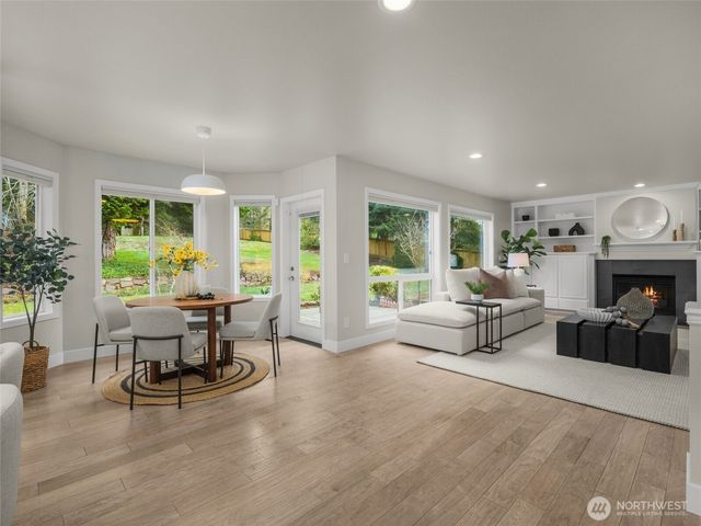 9512 213th Avenue NE, Redmond, WA 98053