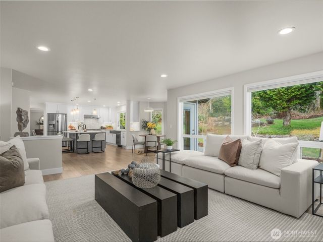 9512 213th Avenue NE, Redmond, WA 98053