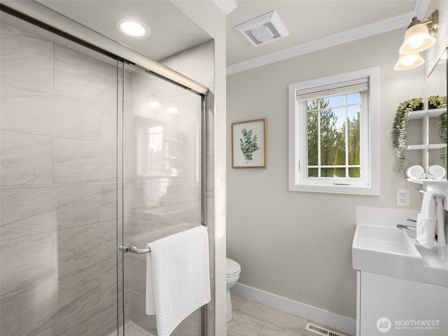 9512 213th Avenue NE, Redmond, WA 98053