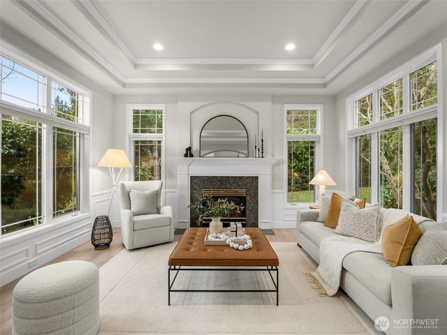 9512 213th Avenue NE, Redmond, WA 98053