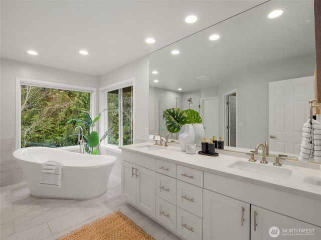 9512 213th Avenue NE, Redmond, WA 98053