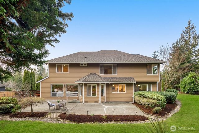 9512 213th Avenue NE, Redmond, WA 98053