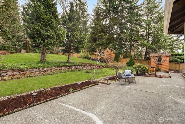 9512 213th Avenue NE, Redmond, WA 98053