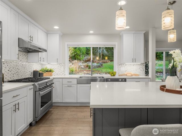 9512 213th Avenue NE, Redmond, WA 98053