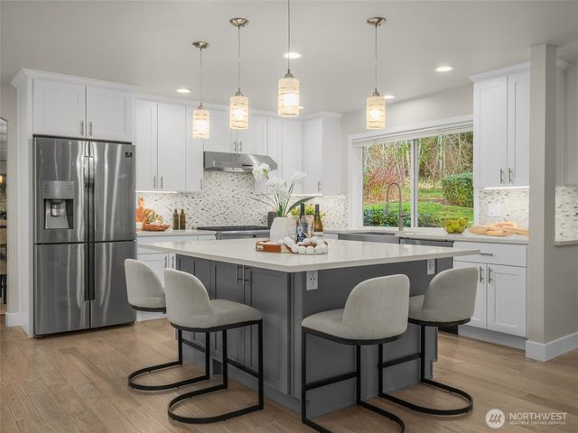 9512 213th Avenue NE, Redmond, WA 98053