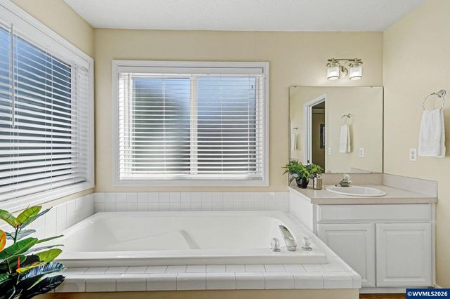 754 Pinehurst Av NE, Keizer, OR 97303