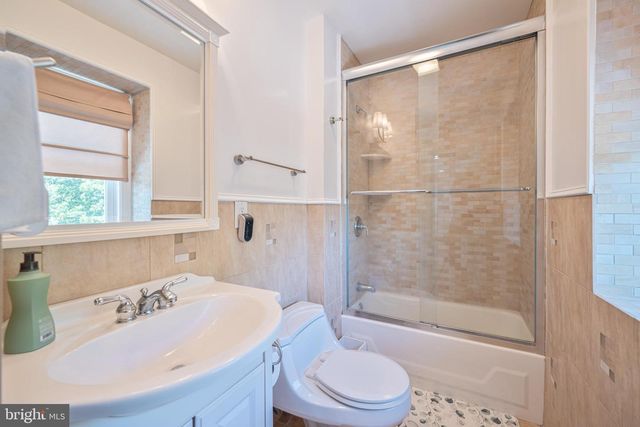 18 PINEWOOD RD, Cape May, NJ 08204