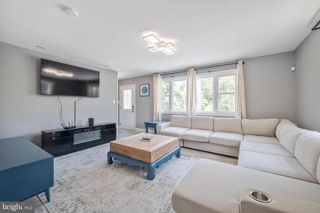 18 PINEWOOD RD, Cape May, NJ 08204