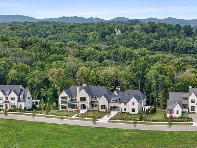 8079 Mountaintop Dr, College Grove, TN 37046
