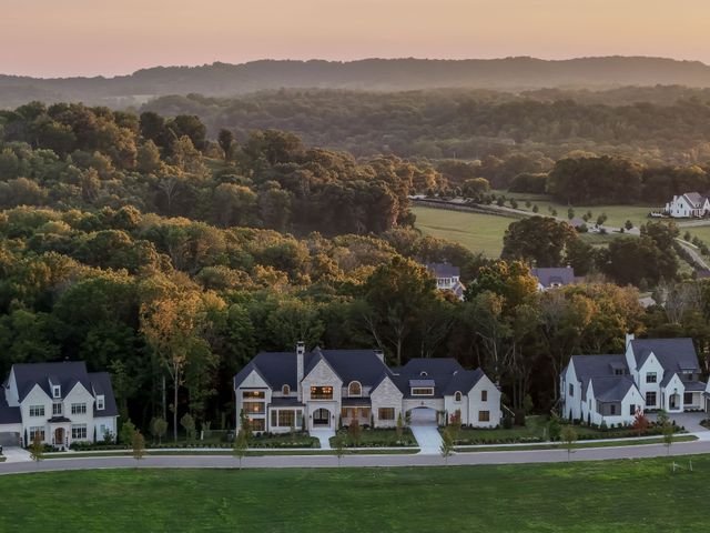 8079 Mountaintop Dr, College Grove, TN 37046
