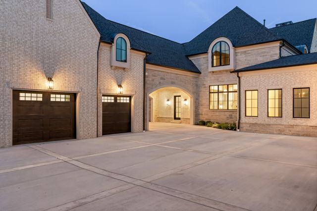 8079 Mountaintop Dr, College Grove, TN 37046