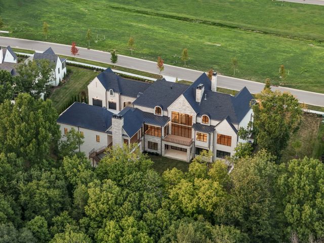 8079 Mountaintop Dr, College Grove, TN 37046