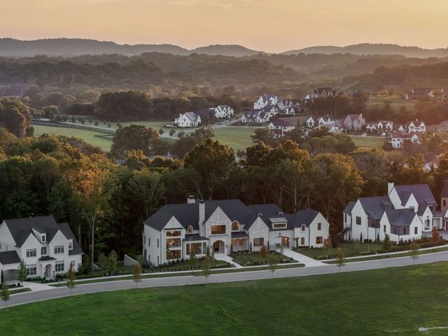 8079 Mountaintop Dr, College Grove, TN 37046