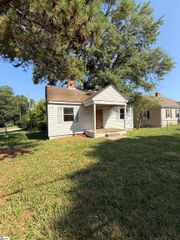 601 Musgrove Street, Clinton, SC 29325