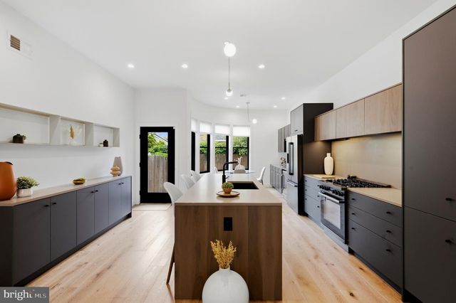 1115 E PALMER ST, Philadelphia, PA 19125
