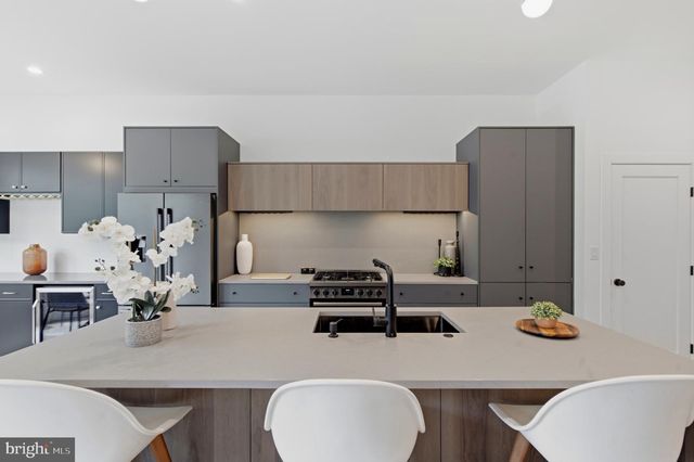 1115 E PALMER ST, Philadelphia, PA 19125