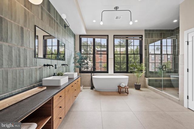 1115 E PALMER ST, Philadelphia, PA 19125