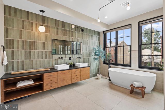 1115 E PALMER ST, Philadelphia, PA 19125