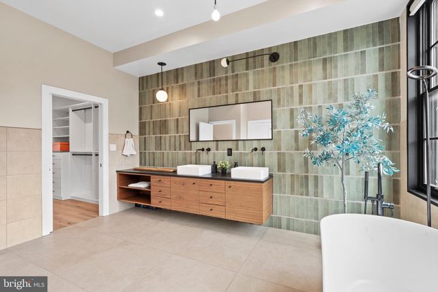 1115 E PALMER ST, Philadelphia, PA 19125