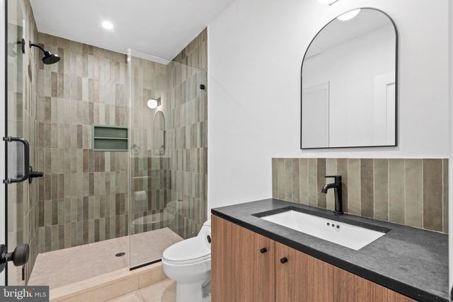 1115 E PALMER ST, Philadelphia, PA 19125