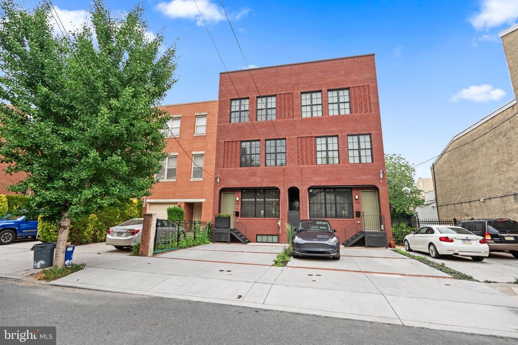 1115 E PALMER ST, Philadelphia, PA 19125
