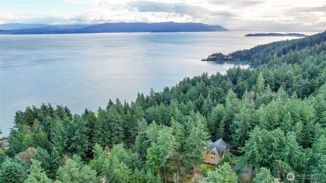 1103 Berry Way, Lummi Island, WA 98262