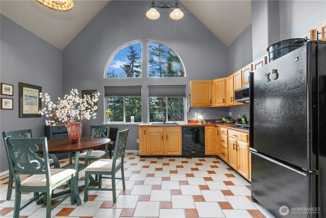 1103 Berry Way, Lummi Island, WA 98262