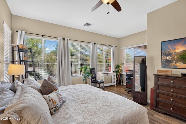 5016 E ROBIN Lane, Phoenix, AZ 85054
