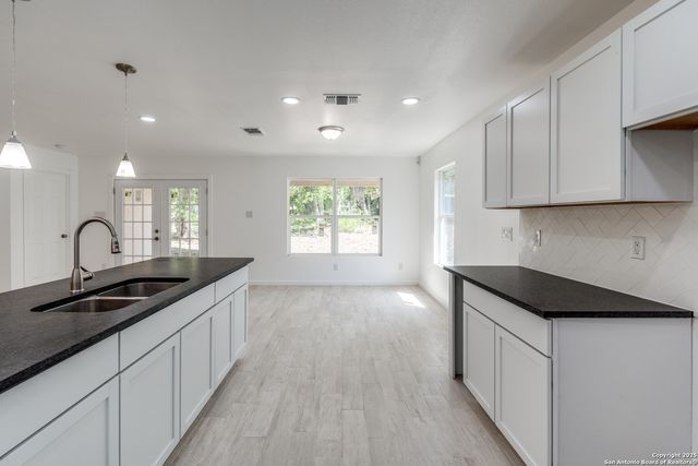 931 Yucca, San Antonio, TX 78220