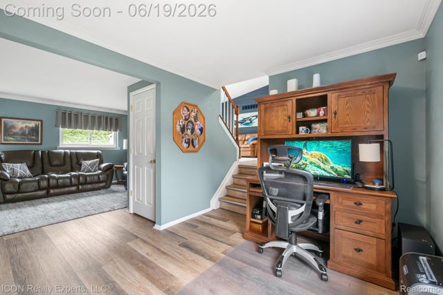 39738 Day Drive E, Clinton Charter Township, MI 48038