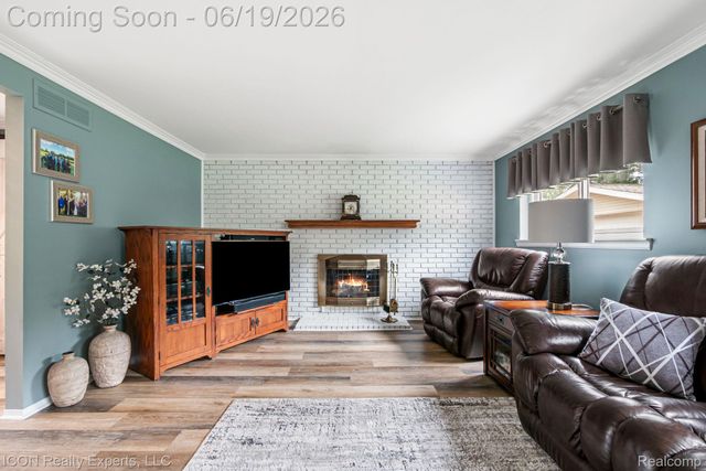 39738 Day Drive E, Clinton Charter Township, MI 48038