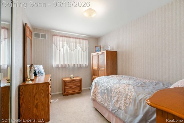 39738 Day Drive E, Clinton Charter Township, MI 48038