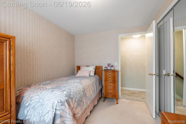 39738 Day Drive E, Clinton Charter Township, MI 48038
