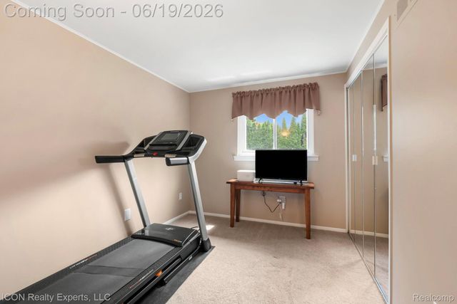 39738 Day Drive E, Clinton Charter Township, MI 48038