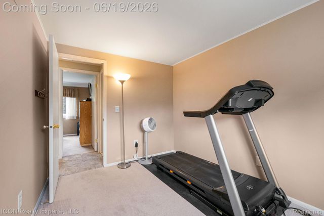 39738 Day Drive E, Clinton Charter Township, MI 48038