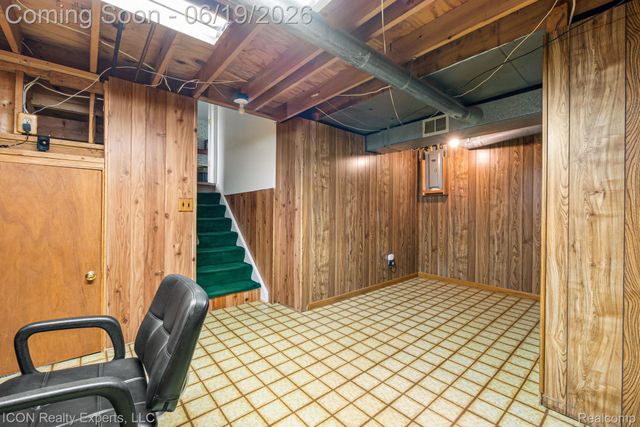 39738 Day Drive E, Clinton Charter Township, MI 48038