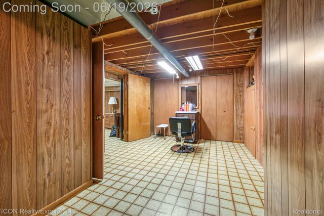 39738 Day Drive E, Clinton Charter Township, MI 48038