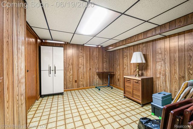 39738 Day Drive E, Clinton Charter Township, MI 48038