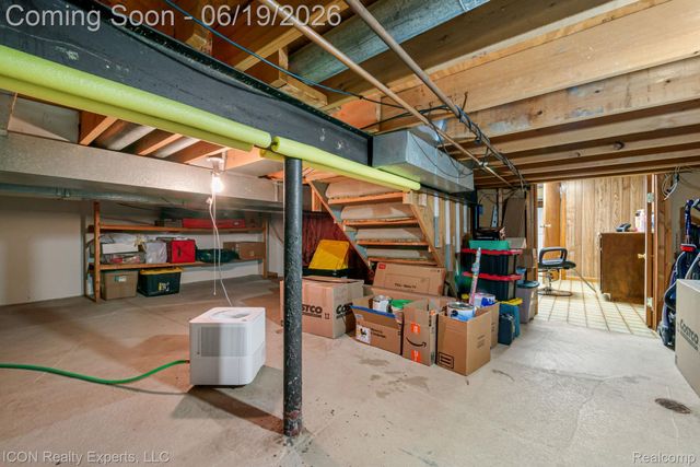 39738 Day Drive E, Clinton Charter Township, MI 48038