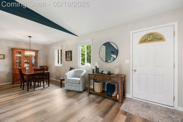 39738 Day Drive E, Clinton Charter Township, MI 48038