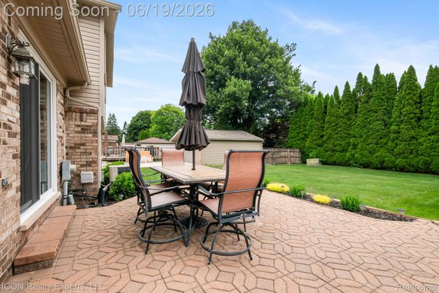 39738 Day Drive E, Clinton Charter Township, MI 48038