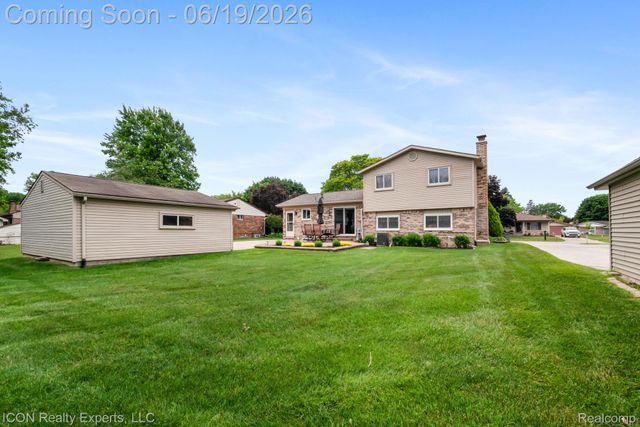 39738 Day Drive E, Clinton Charter Township, MI 48038