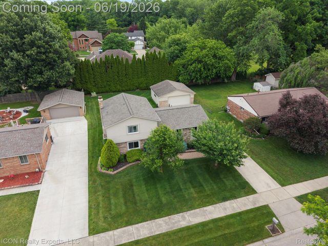 39738 Day Drive E, Clinton Charter Township, MI 48038