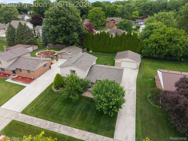 39738 Day Drive E, Clinton Charter Township, MI 48038