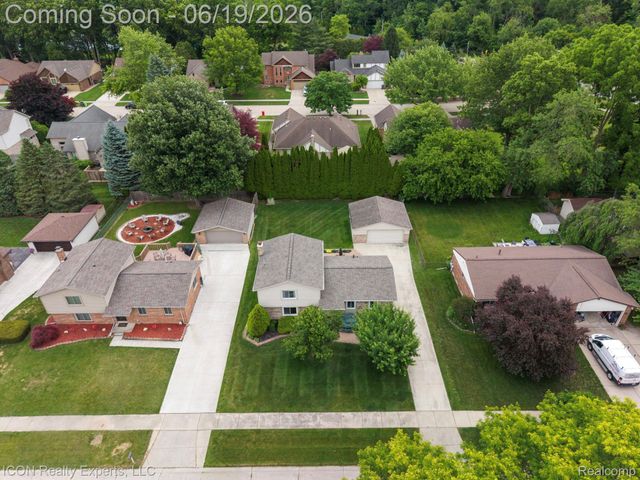 39738 Day Drive E, Clinton Charter Township, MI 48038