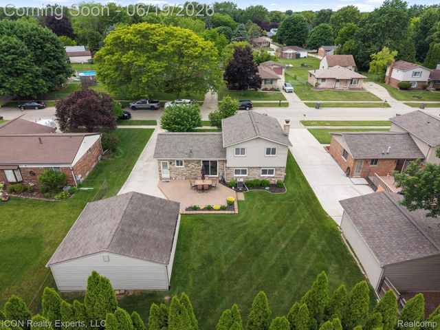 39738 Day Drive E, Clinton Charter Township, MI 48038