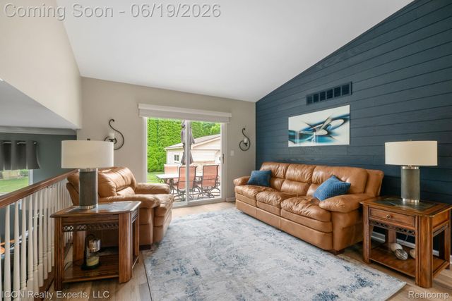 39738 Day Drive E, Clinton Charter Township, MI 48038