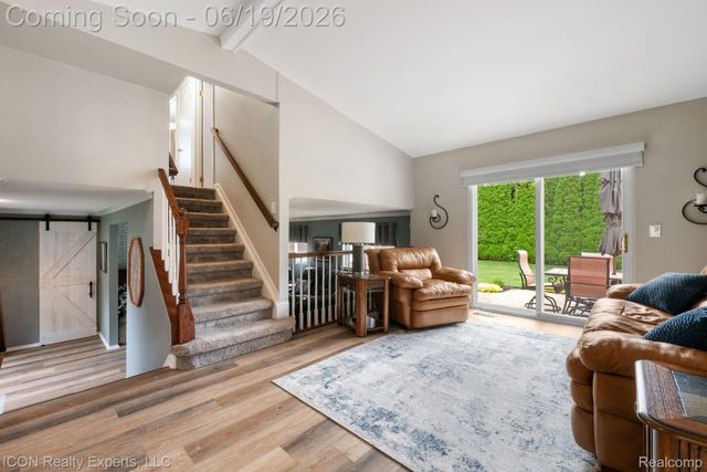39738 Day Drive E, Clinton Charter Township, MI 48038
